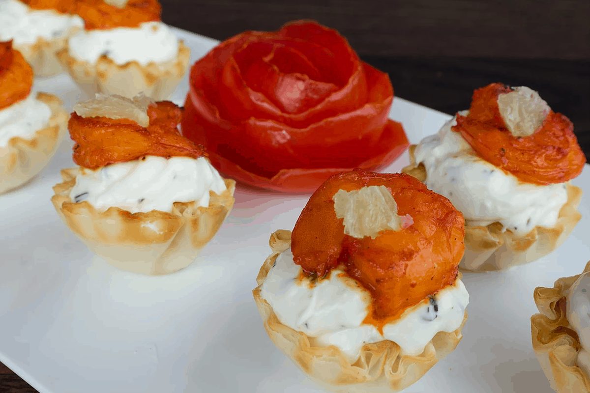 Phyllo cups with smoked salmon and herbed cheese
